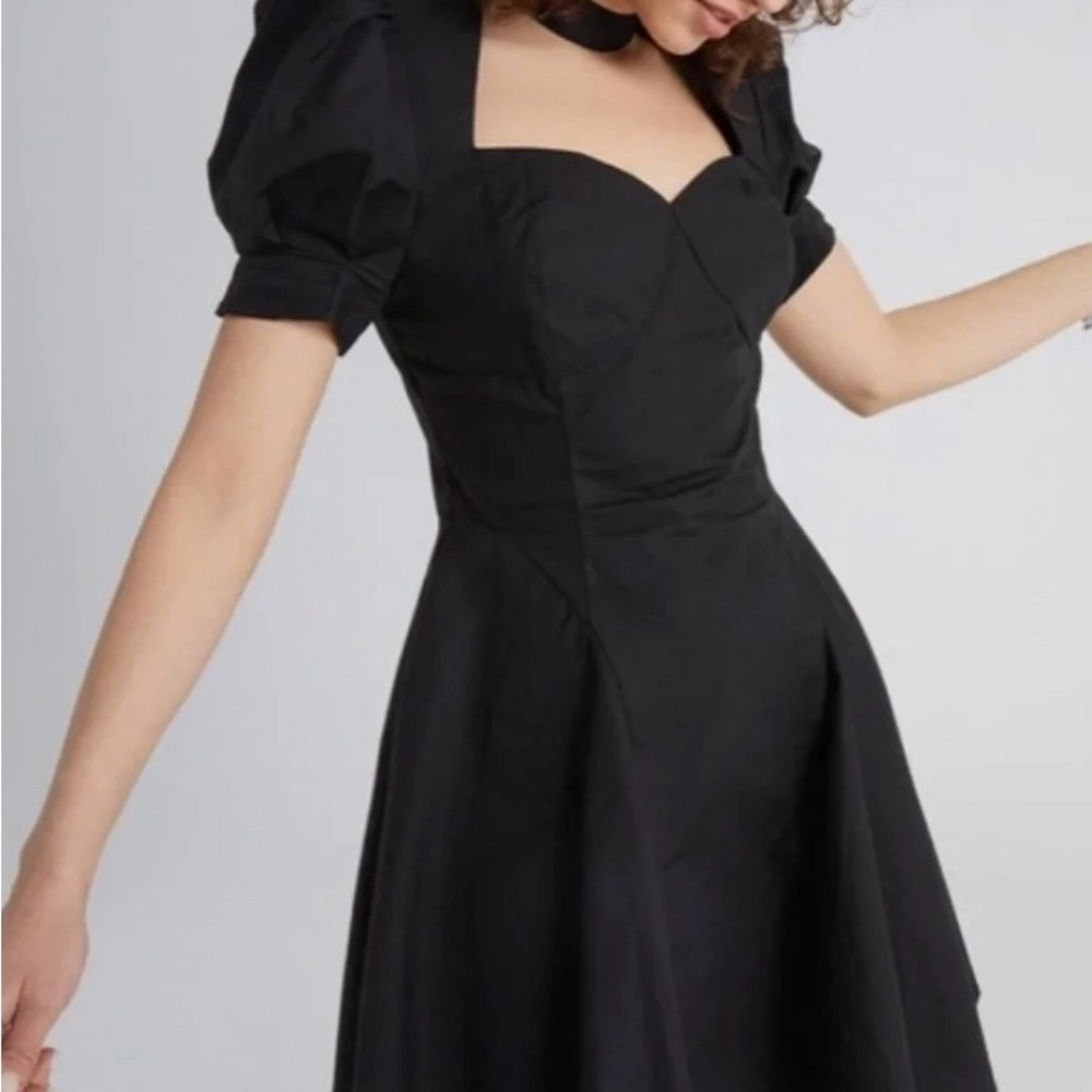 Urban Revivo Black Puff Sleeve V-Neck A-Line Dress in Size L